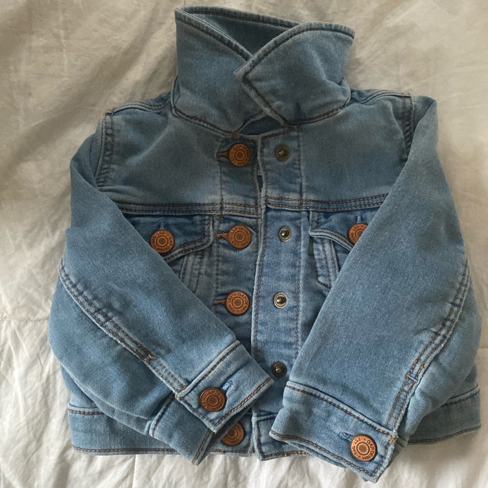 Baby Gap denim jacket, size 12-18m. Like new condition!